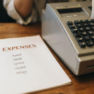 Costi e guadagni di pubblicare in self