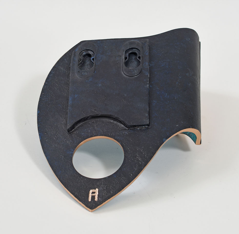 Miniature : The Difference, 2024 - 30 x 22 x 13 cm