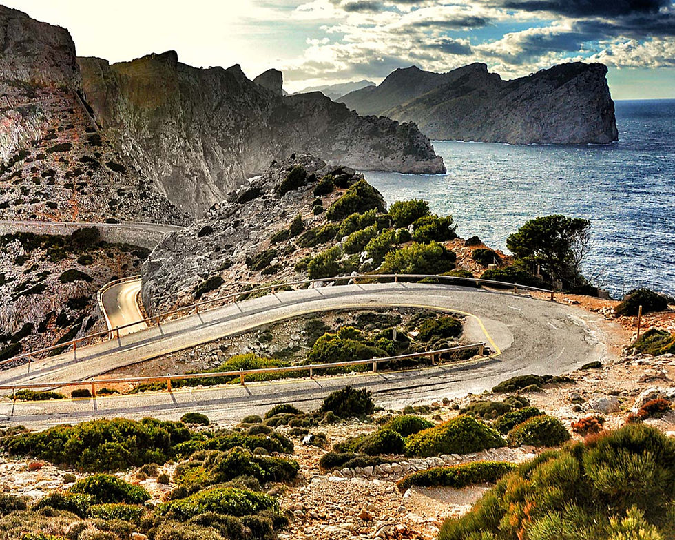 carretera hacia Cap de Formentor ideal para conducción deportiva
