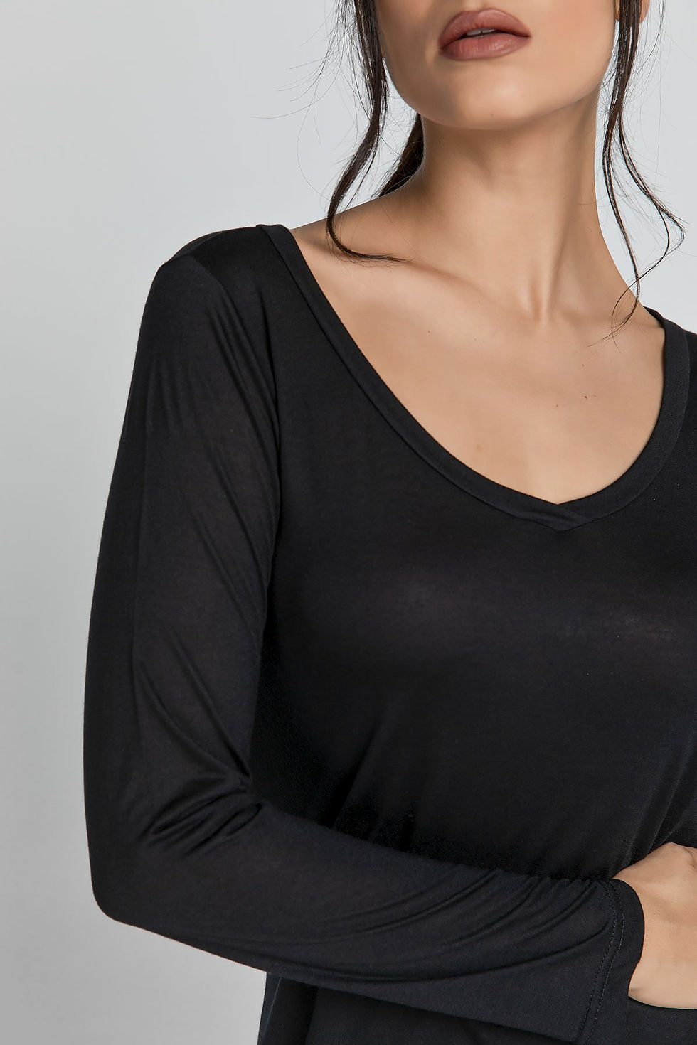 Thumbnail: Blusa Noir de Manga Longa com Decote V e Strass