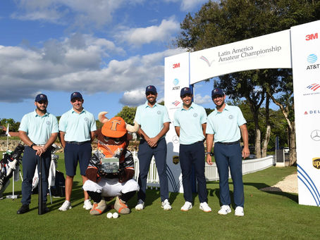 El Torito alentó a los jugadores locales y recibió consejos de golf en la previa del LAAC 2022