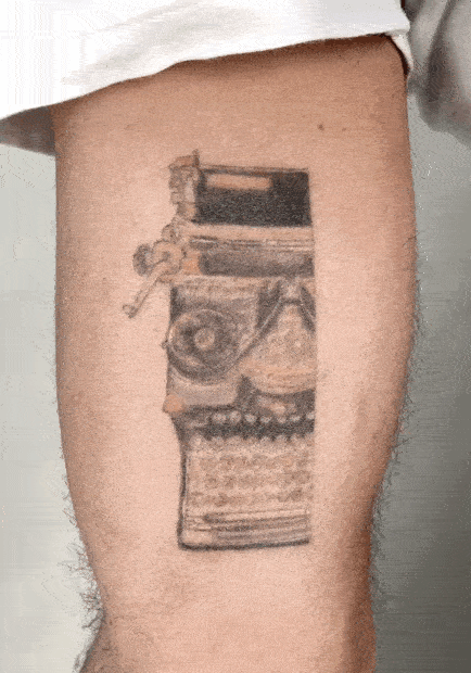 Discover expert tattoo artistry with Can Gurgul. Fine line, micro realism, cover up, whip shading, dotwork, and single needle