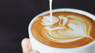 Warum Kaffee direkt nach dem Aufstehen ungesund sein kann