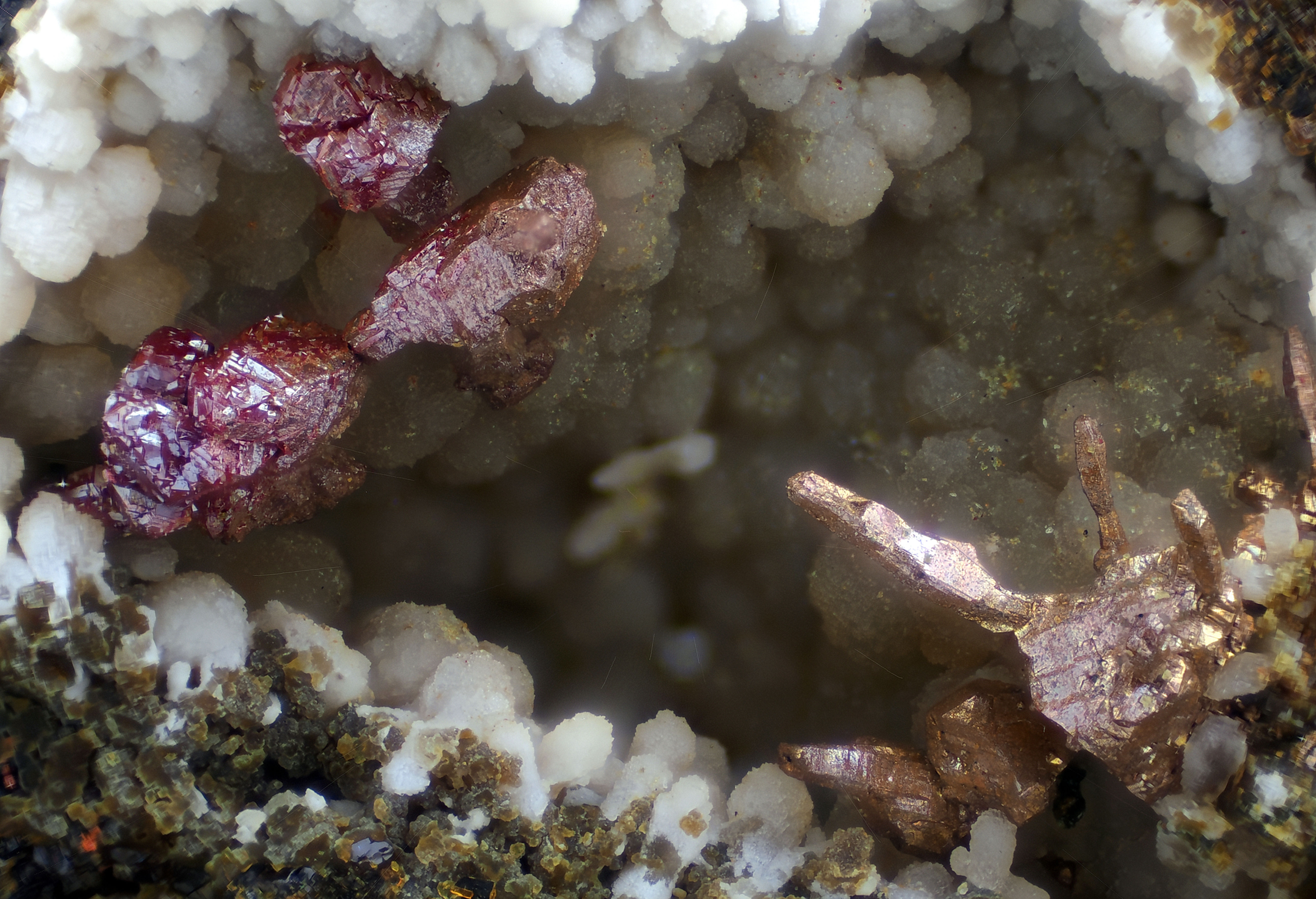 Cuivre Cuprite | Baratti, Italie - Micromount