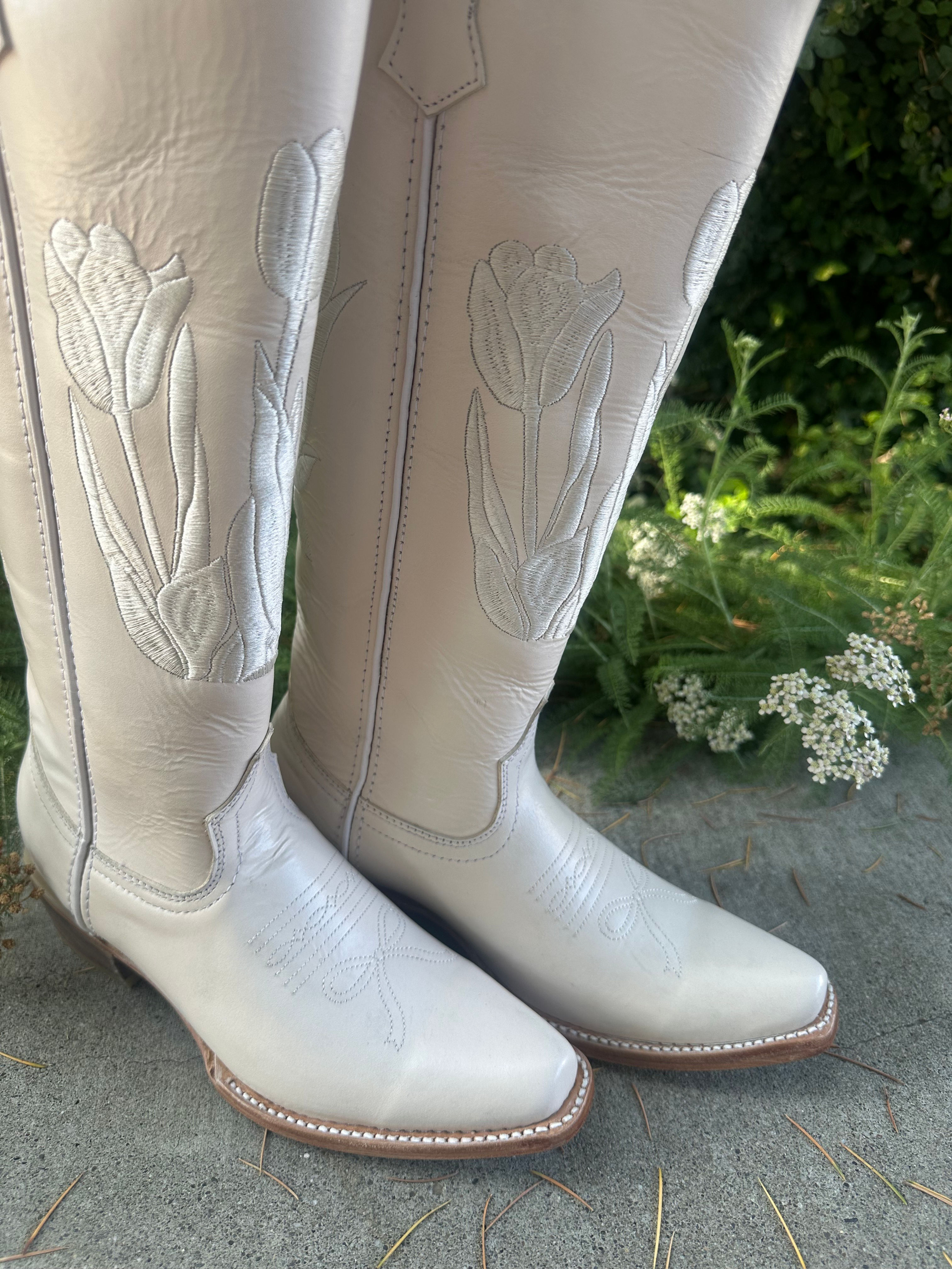 Locally Grown  , FINAL SALE . MINOR DEFFECTS .