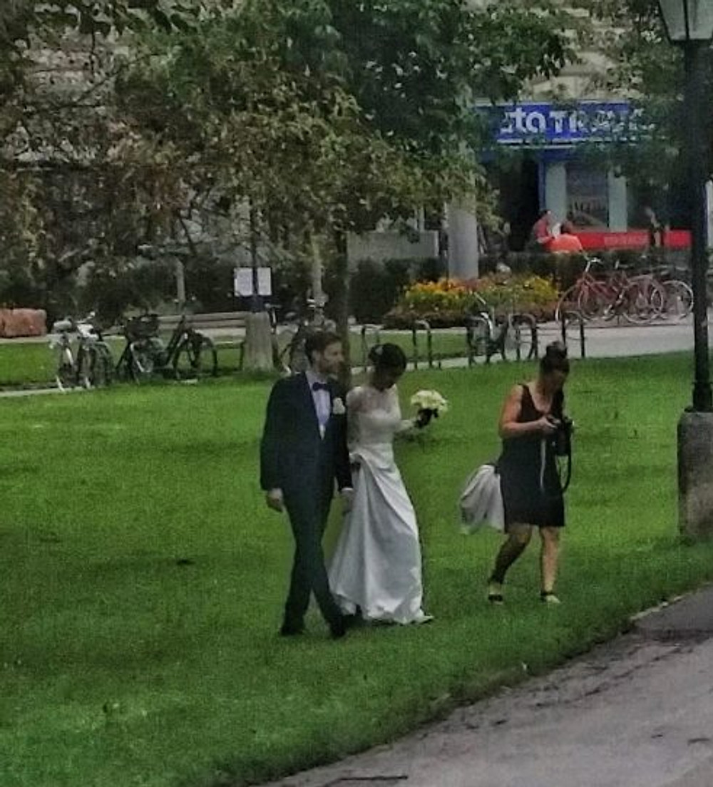bride mirabell gardens salzburg