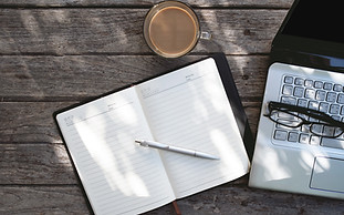 Ordinateur portable et le journal Topview