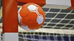 Dames 1 sleept punt uit het vuur