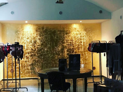 Showroom - Milano realizzazione parete in foglia oro