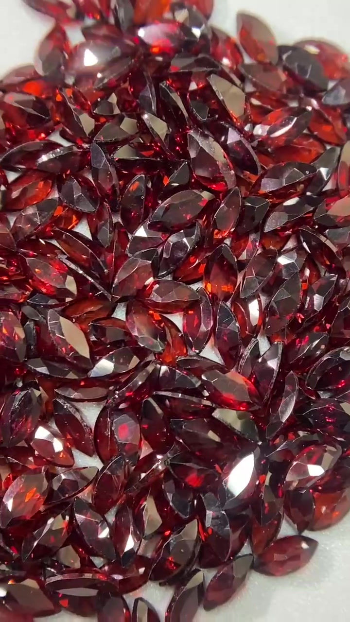 Thumbnail: Garnet 51.52 Cts.