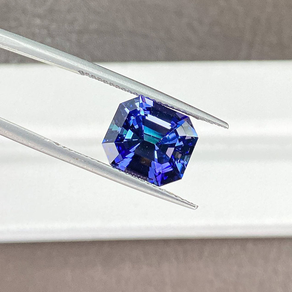 Miniatura: Tanzanite 5.68 Cts.