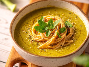 SÉRIE DE JANTARES COMPLETOS | CALDO DE BRÓCOLIS, ERVILHA E MANJERICÃO