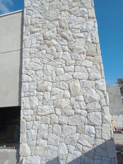 Pedra Moledo Branca Premium