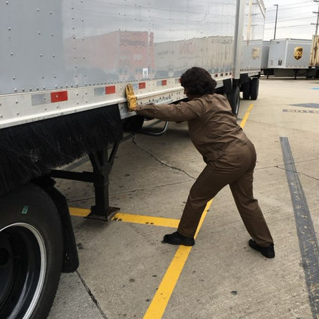 Empowering Women on the Road: How Female Truck Drivers are Transforming the Industry