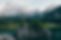 Paysage montagneux avec lac paisible, reflétant sérénité et stabilité, symbolisant la sécu