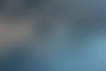 Etrafı surlarla çevrili, içerisinde ahşap teknelerin demirlediği romantik ve tarihi Dubrovnik Eski Limanı