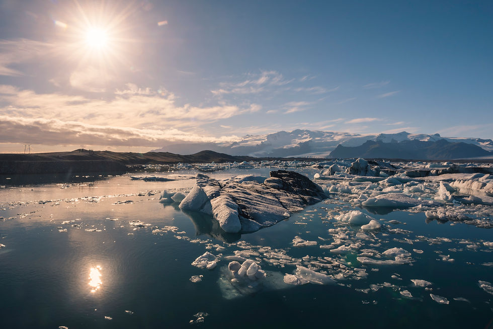 icebergs-in-jokulsarlon-glacier-lagoon-melting-du-2024-09-12-02-50-18-utc.jpg