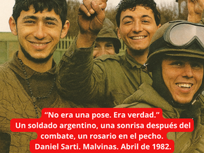 LOS SOLDADOS DE MALVINAS: EL HÉROE QUE VOLVIÓ CON UNA SONRISA Y UN ROSARIO EN EL PECHO