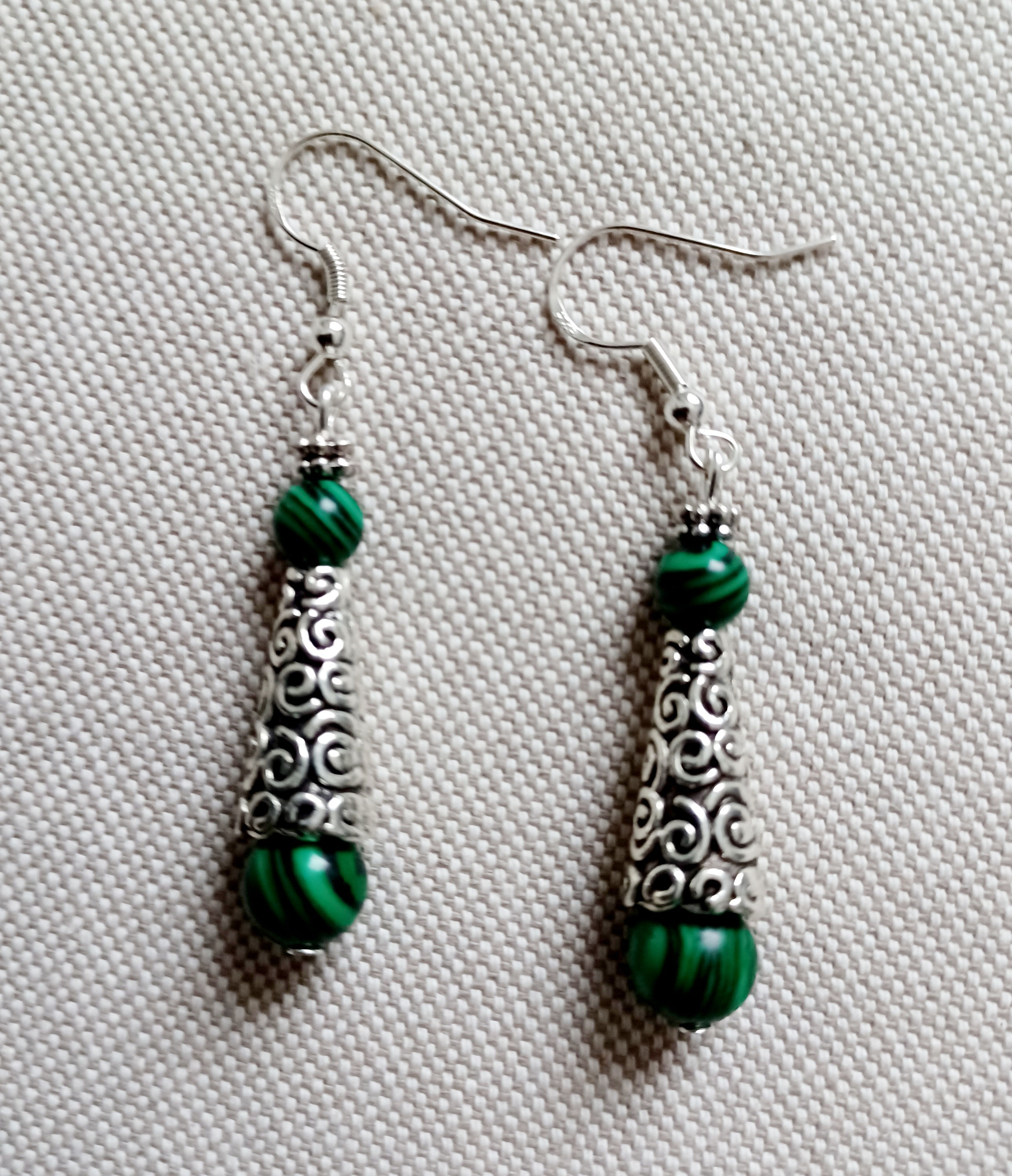 Boucles oreilles pendantes pierres naturelles malachite