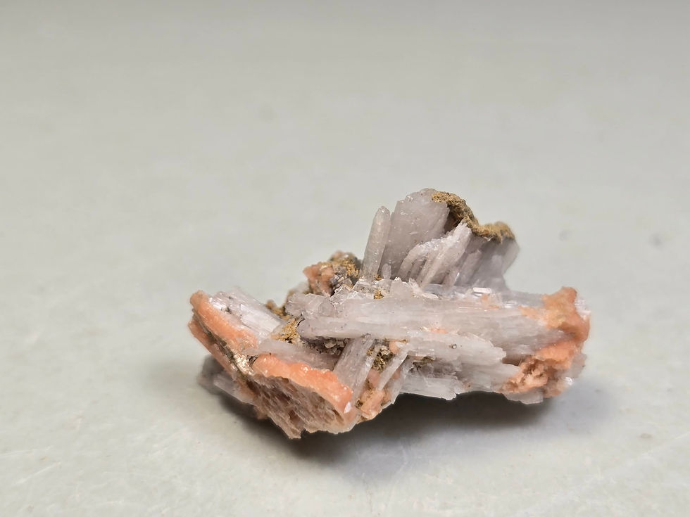 Thumbnail: Albite, Serandite 