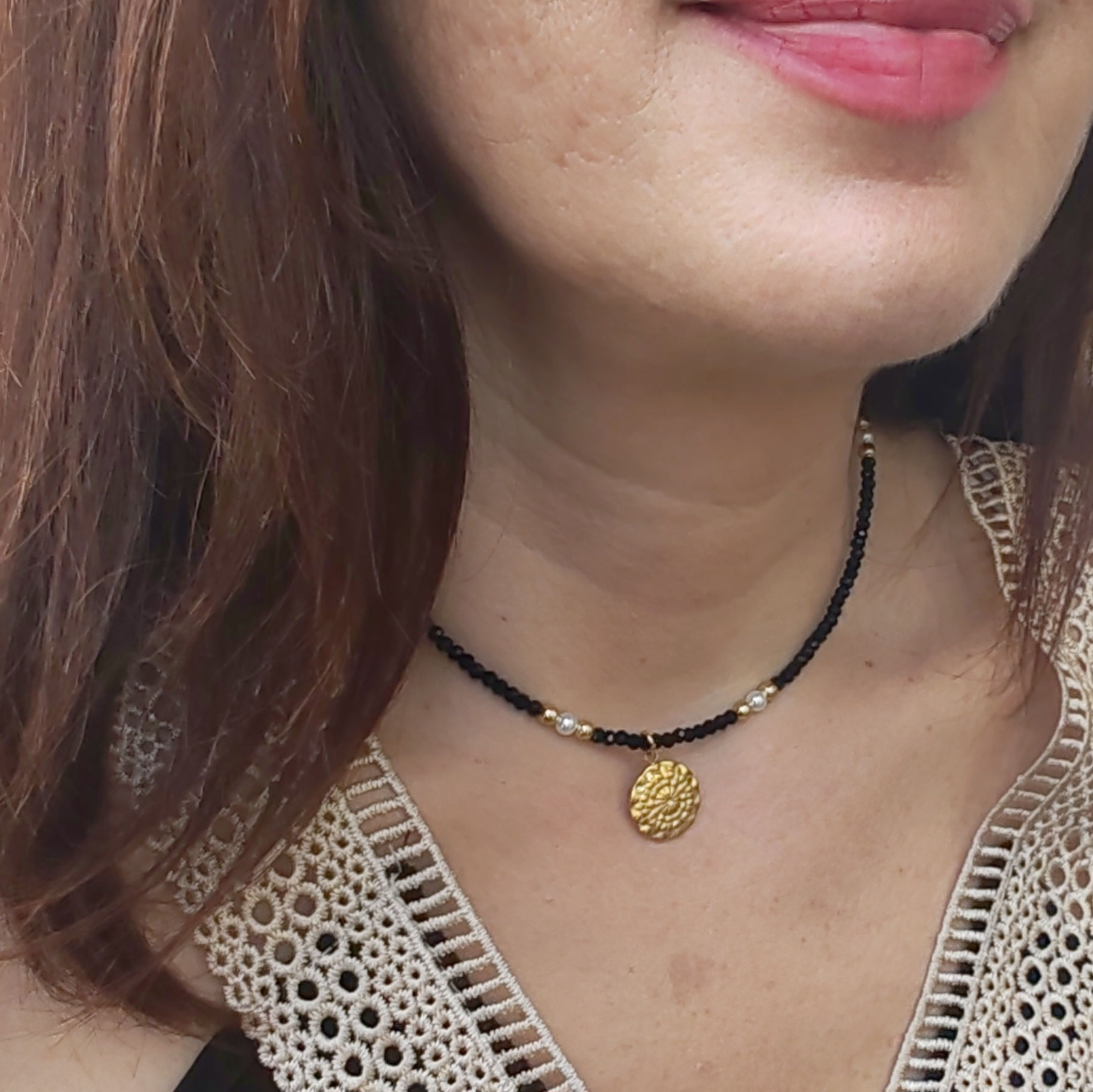 DELICATED NECKLACE WITH BLACK BEADS AND PEARLS