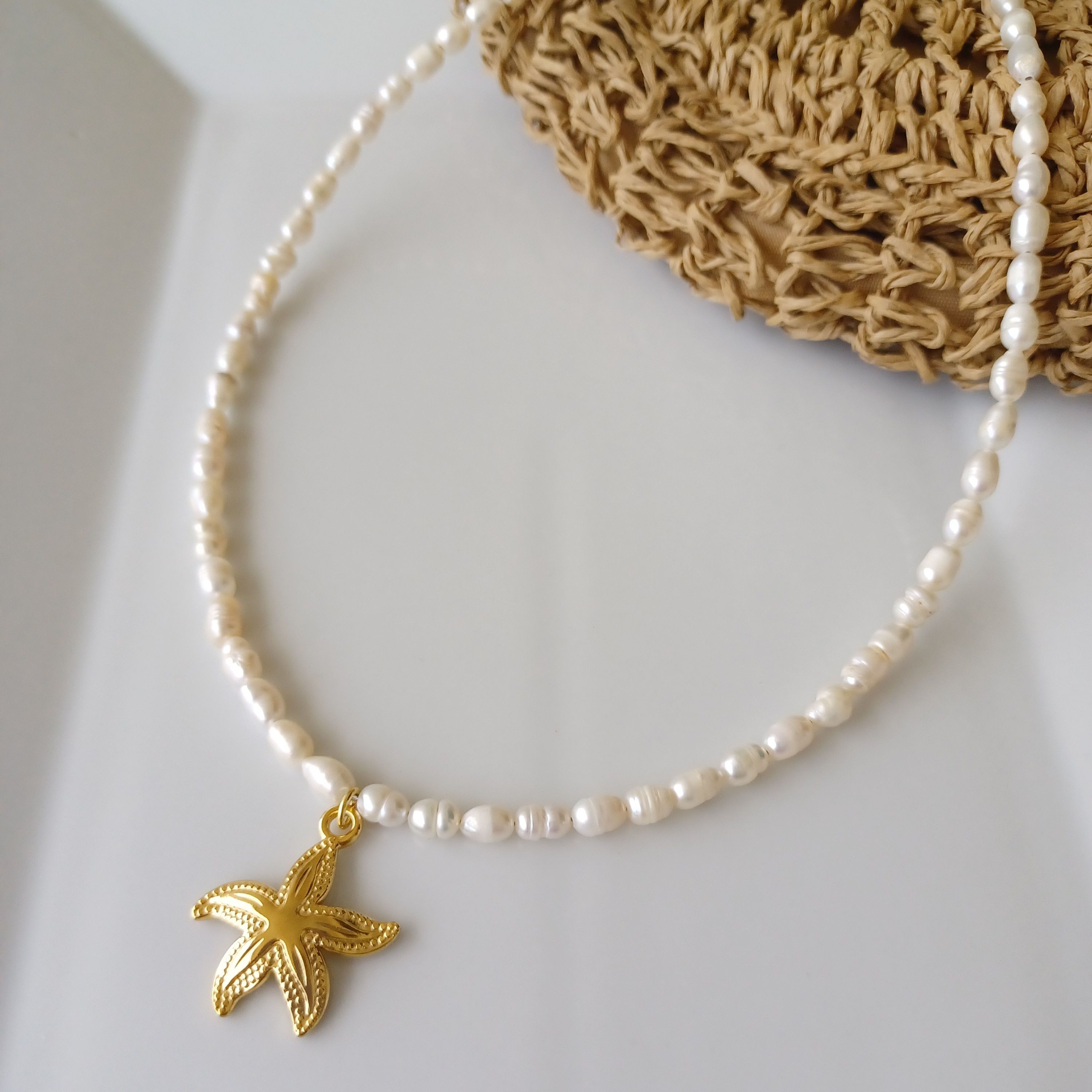 PEARL NECKLACE WITH GOLD STARFISH CHARM