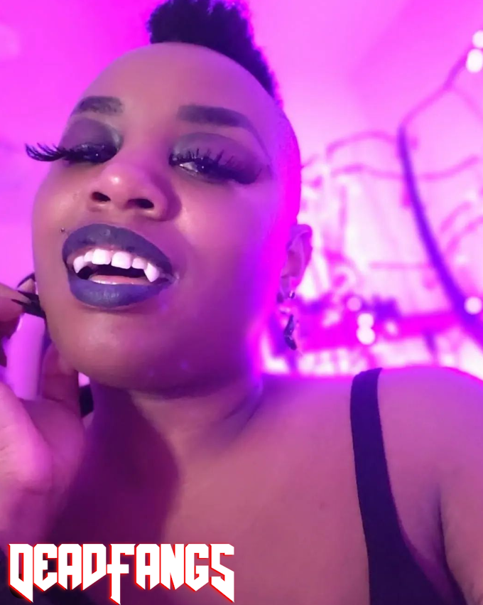 Thumbnail: Vampire Fangs