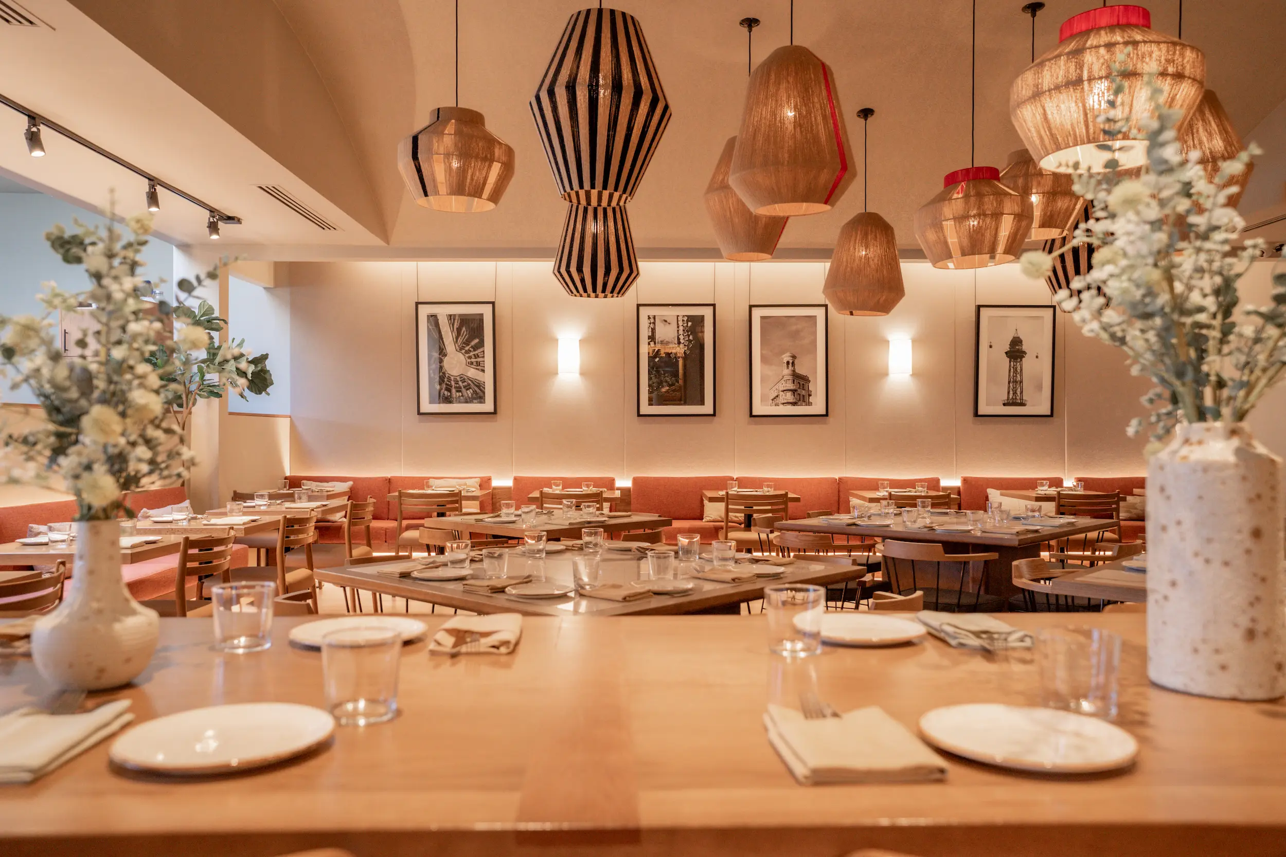 Telefèric Barcelona Los Angeles interior and open kitchen