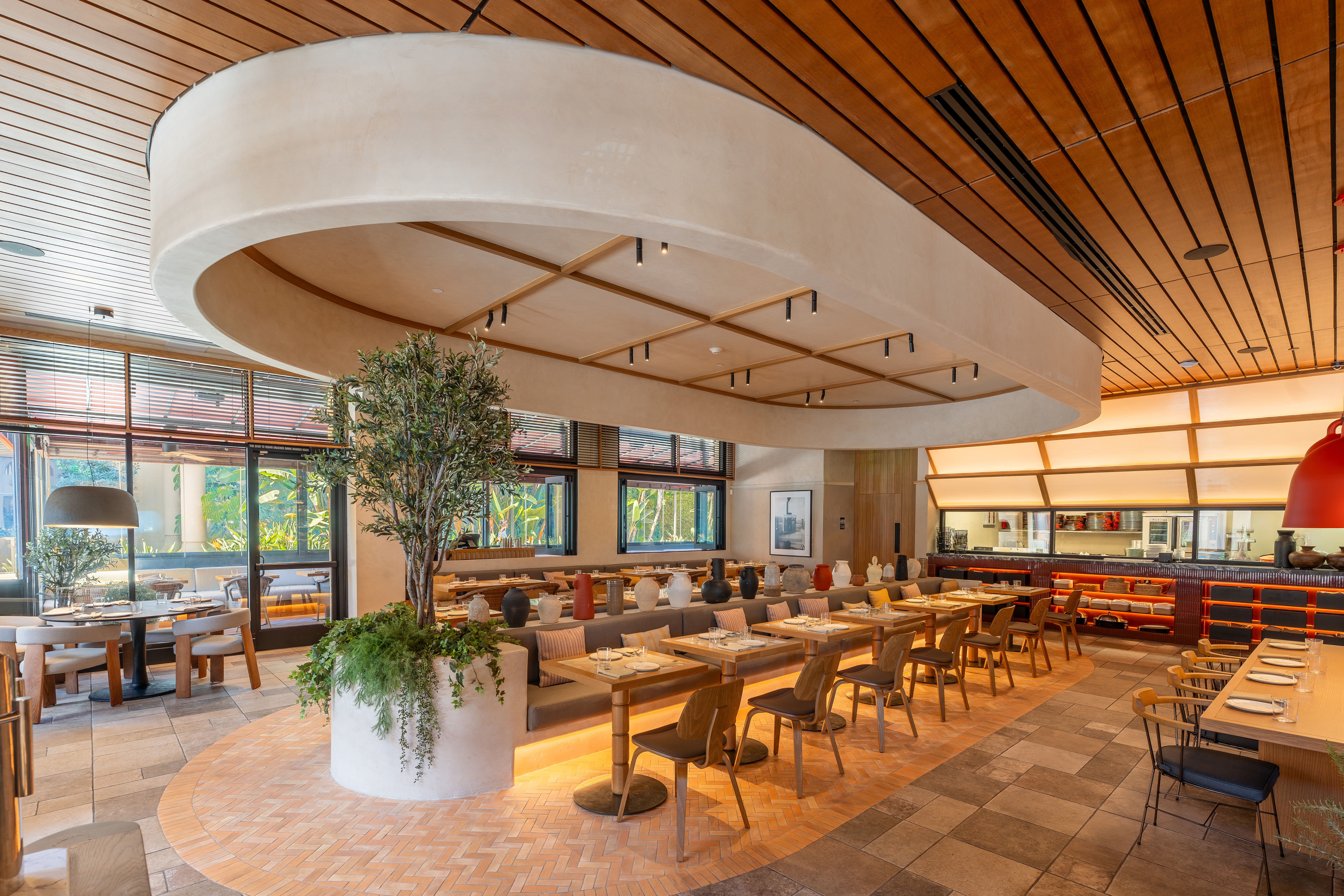 Telefèric Barcelona Newport Beach — the dining space at Fashion Island