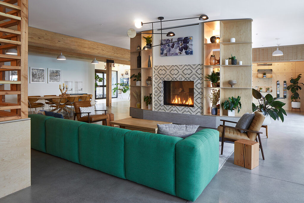 OREGONSURF_LOUNGE.jpg