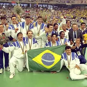 VOLEIBOL À MODA ANTIGA