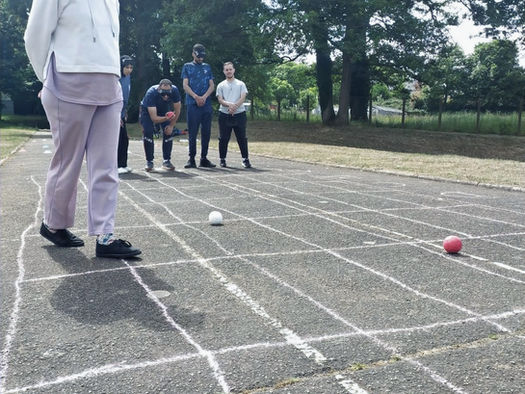 دورة تدربية لمنشطي الرياضة الجميع  من مخيم عسكرالجديد في رياضة الروجبي والكرات الحديدية في مدينة الون الفرنسية 