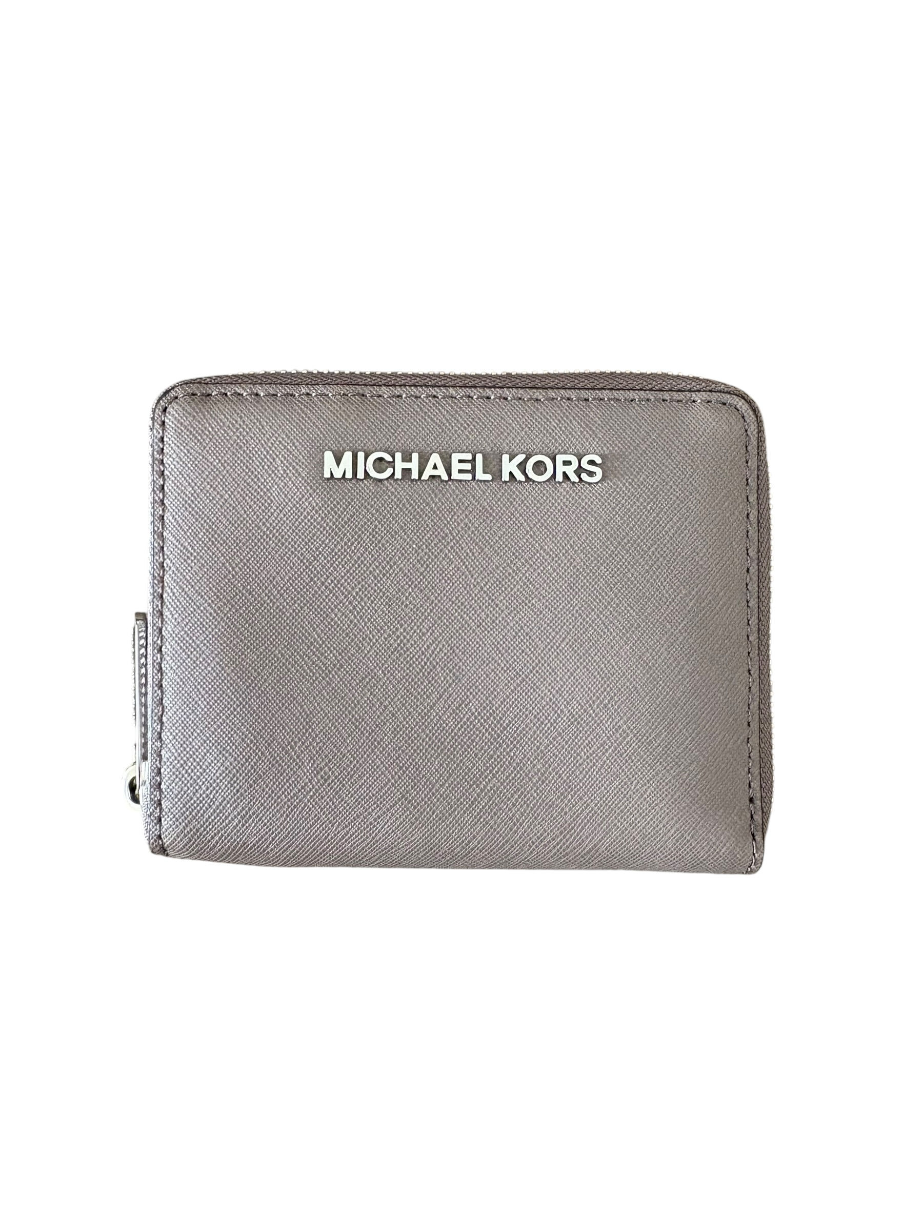 Michael Kors Jet set Travel Wallet