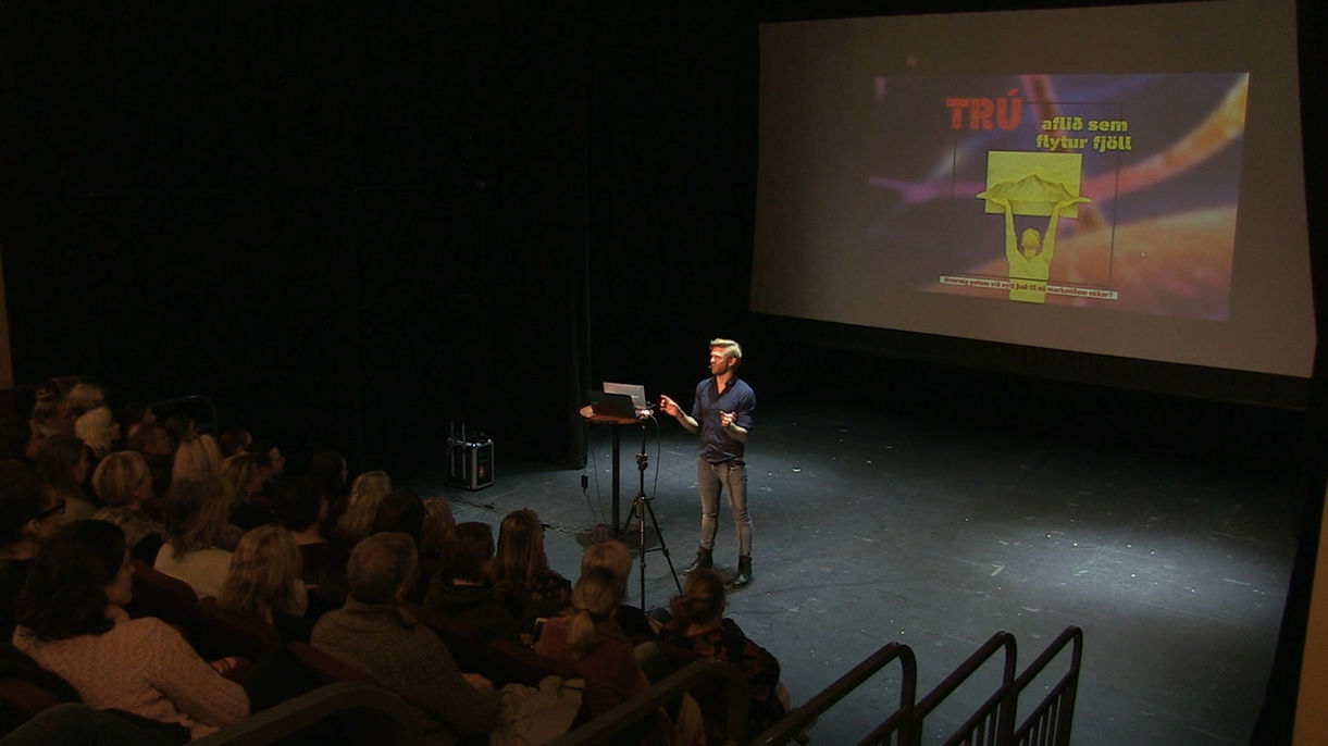 Bjartur í Tjarnarbíó - Partur 1.00_07_05_08.Still001.jpg