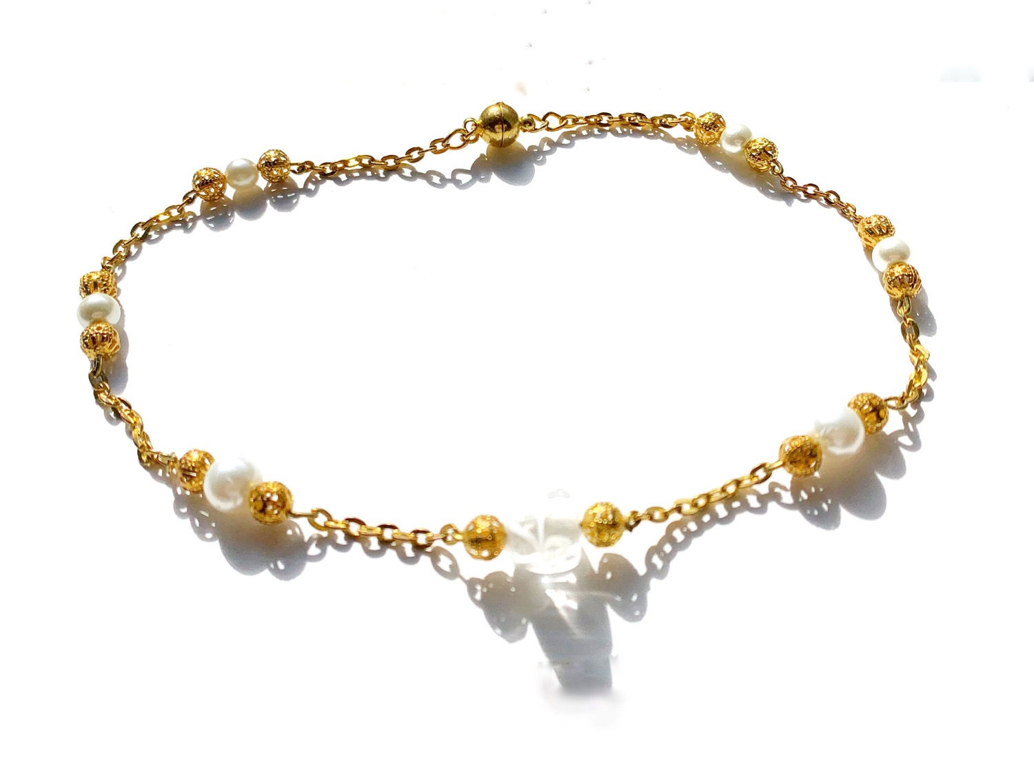 Dainty gold faux white pearl choker with magnetic clasp