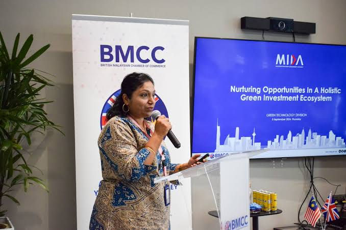 Malaysian business leaders discussing investment opportunities, SME development and regional supply-chain integration.
