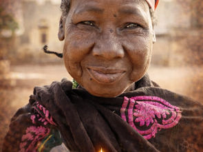 Distribution de Bibles en langues locales au Mali