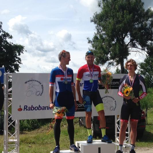 NK Tijdrijden voor vrije renners goud voor coachee Bram de Waard