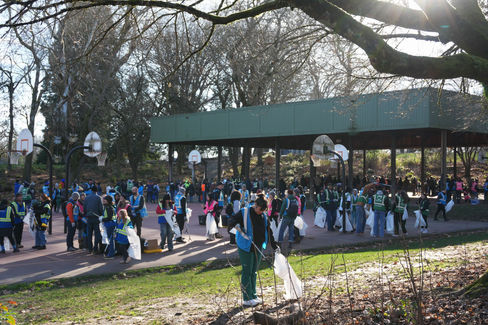 SOLVE volunteers at Martin Luther King Jr. Day Cleanup at Irving Park
