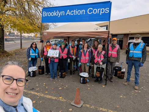 SOLVE volunteers at Great Powell Cleanup at Richmond Neighborhood