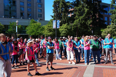 100+ volunteers at Esther Short Park for Pick It Up, Vancouver!