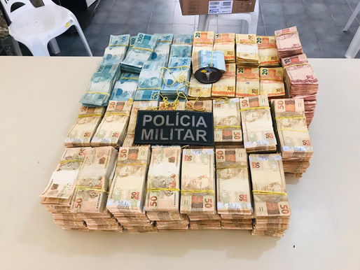 Polícia Militar apreende caminhão com mais de R$ 1,2 milhão em 'dinheiro vivo'