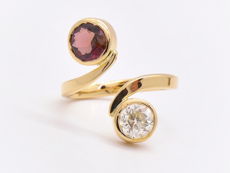 Dark pink tourmaline and 6mm diamond set in 18k yellow g