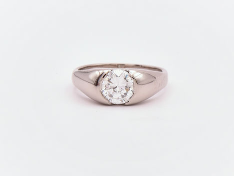 18k White signet engagement ring with 7mm round white transparent Diamond.