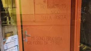 Leonforte: La vetrata della villa Bonsignore si tinge di rosso.