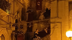 A Leonforte un gruppo di cittadine e cittadini ripulisce e addobba la scalinata Musumeci. Grazie!