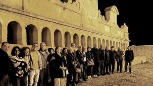 L'Università popolare ha chiesto :"Ma CCHI CI FA CCA'?" e qualcuno ha risposto.