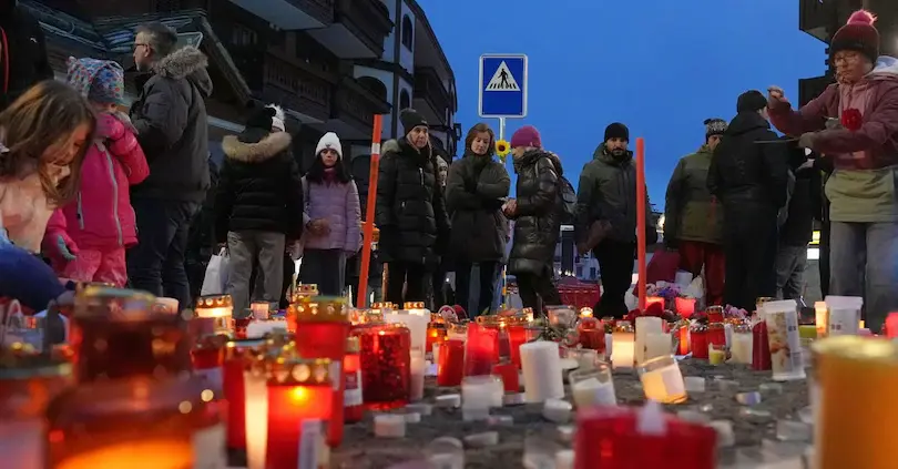 A Crans Montana  ( che si pronuncia cran montanà) l'incendio è stato innescato dai morti.