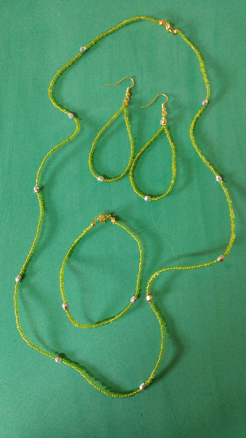 Ensemble collier-bracelet... 25$