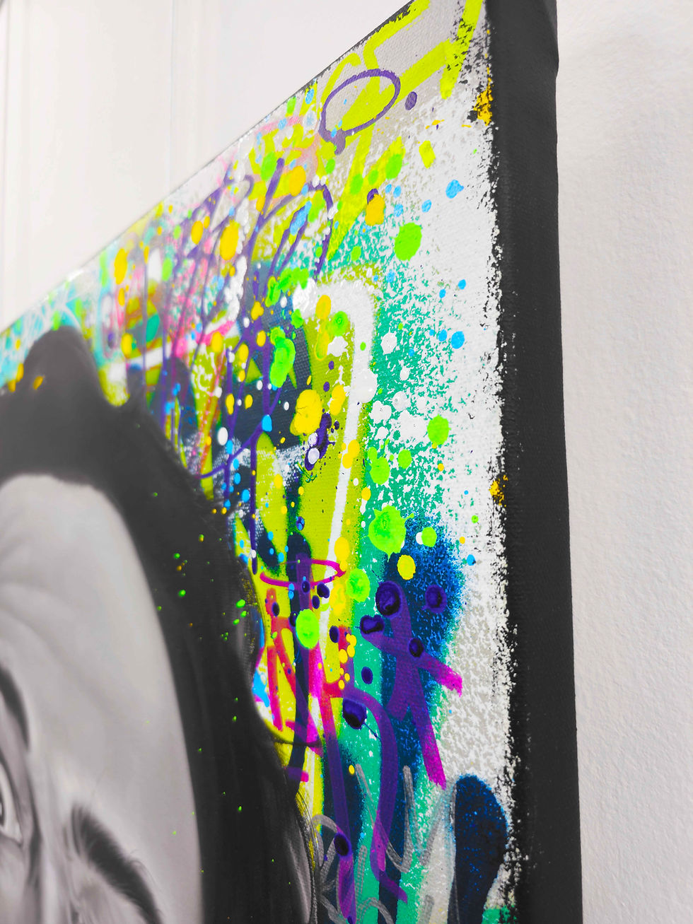 Thumbnail: Contemporary Salvador Dalí painting – A powerful contrast between vibrant street art and realistic black-and-white portraitur